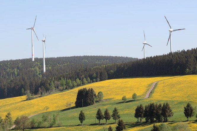 Winkraftanlagen oberhalb von St. Peter